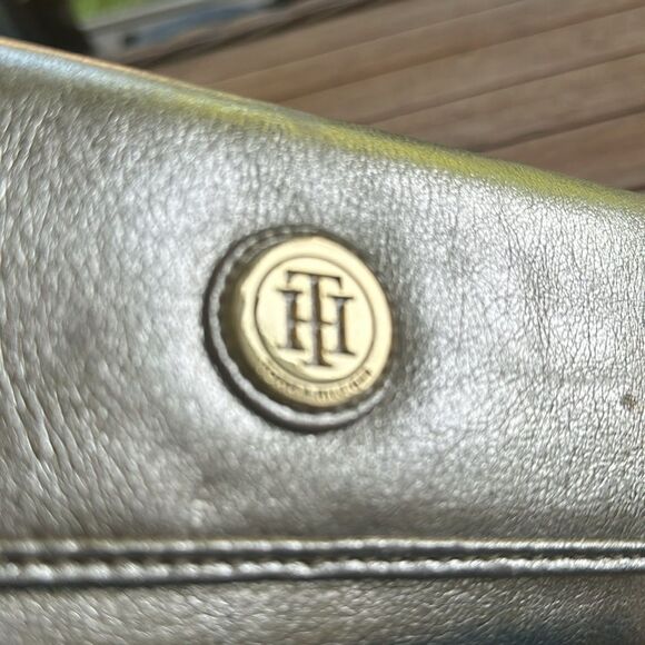Tommy Hilfiger Gold Metallic Wallet - Picture 4 of 5